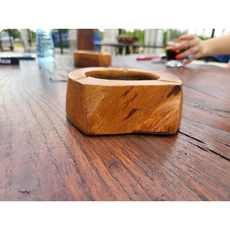 Дървен пепелник, ръчно изработен