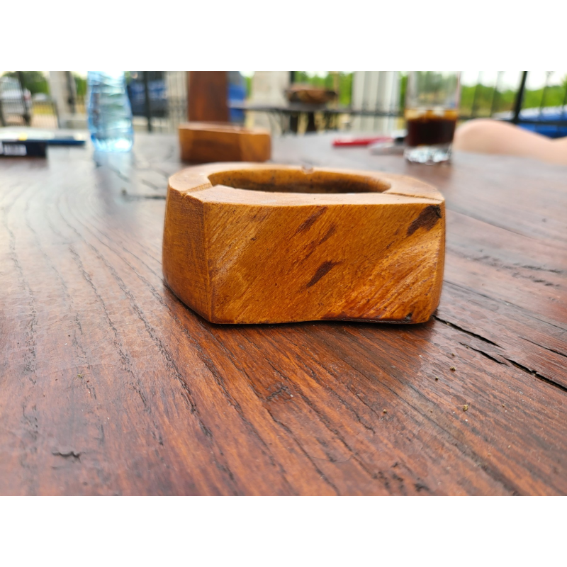Дървен пепелник, ръчно изработен